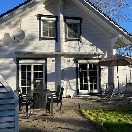 Charmantes Holzhaus Seeadler In Dranske, Ruegen * Dranske