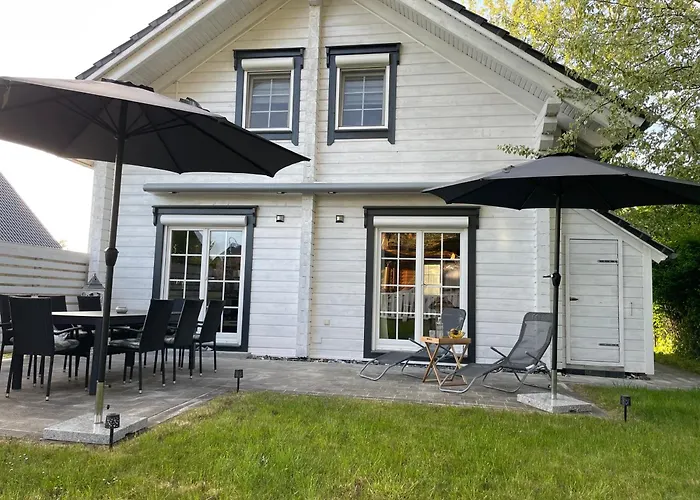 Charmantes Holzhaus Seeadler In Dranske, Ruegen Holiday home